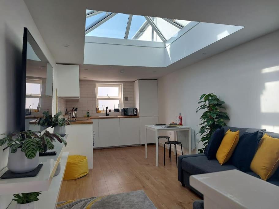 1 Bedroom Modern Duplex Southampton Dış mekan fotoğraf